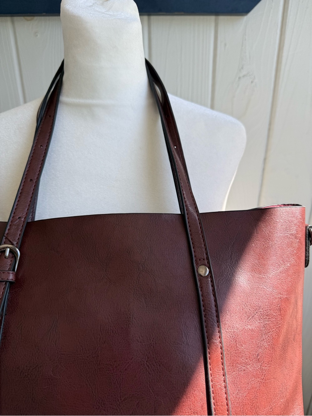 Women's Classic Burgundy Leather Tote Bag - Picture 2 of 7